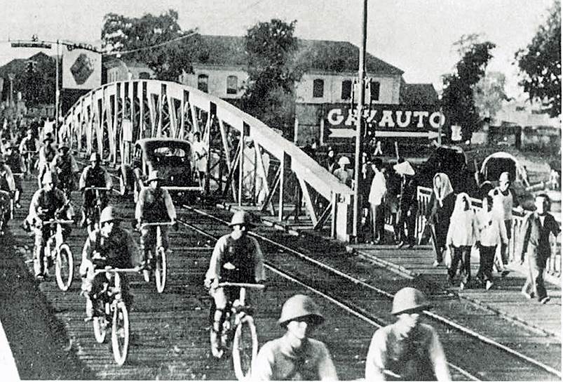 Одна из частей японской армии входит в Сайгон (июль 1941 г.) 