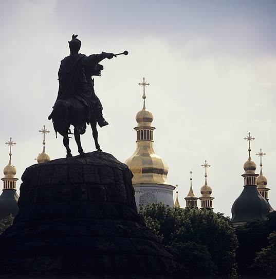 Памятник Богдану Хмельницкому на Софийской площади Киева. Установлен в 1888 году, к 900-летию крещения Руси. Скульптор Михаил Микешин 