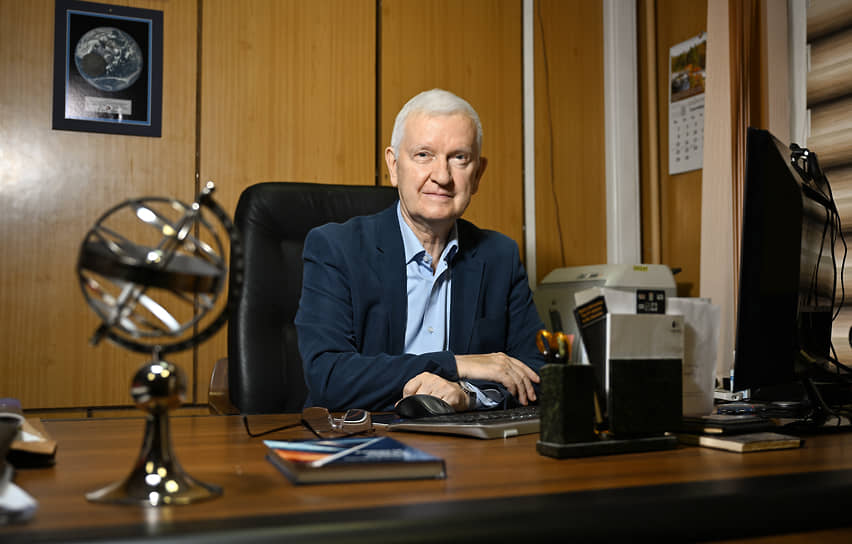 Борис Шустов