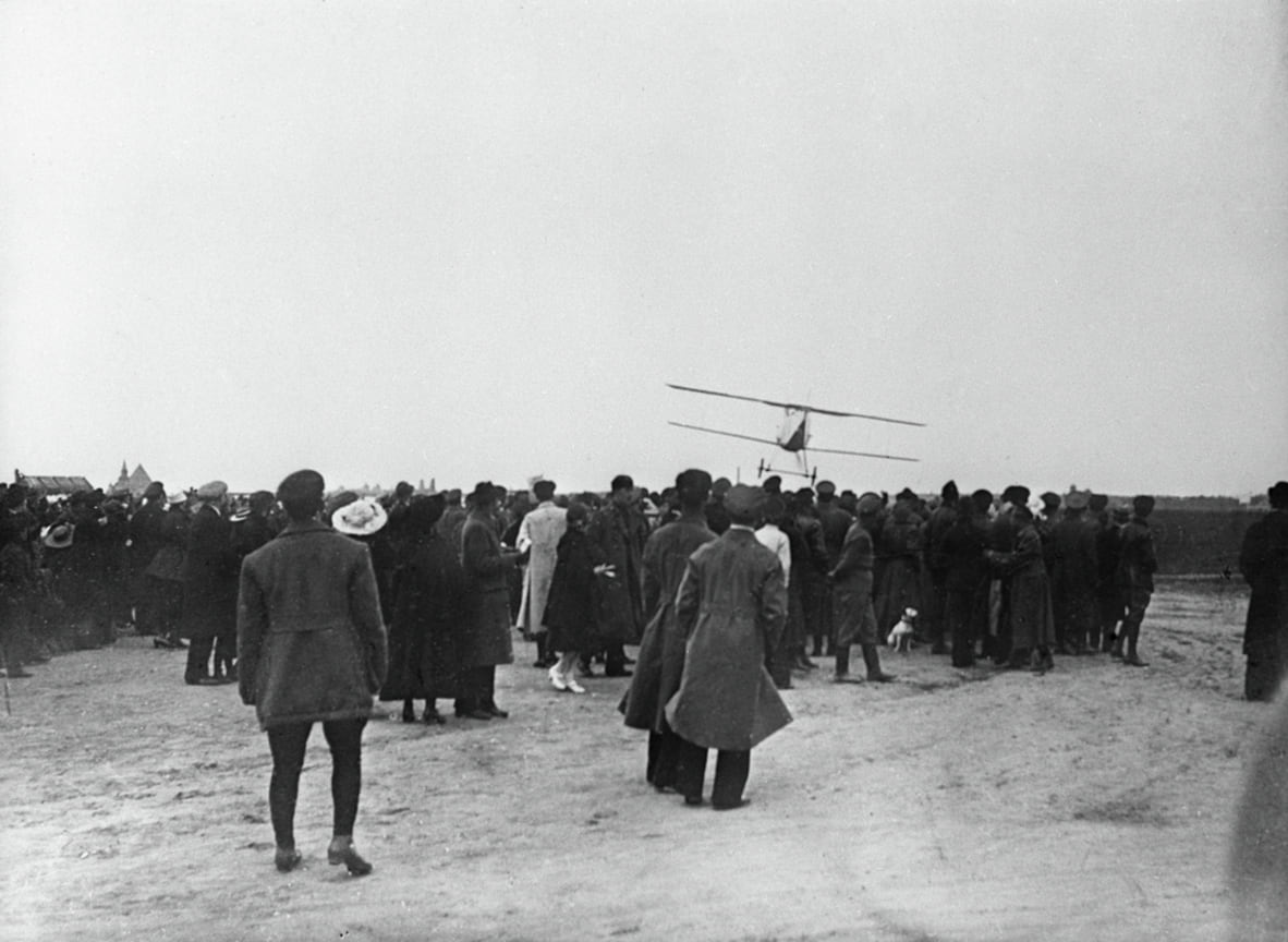 Авиационный парад войск Московского гарнизона на Ходынском поле в Москве. 1918 год