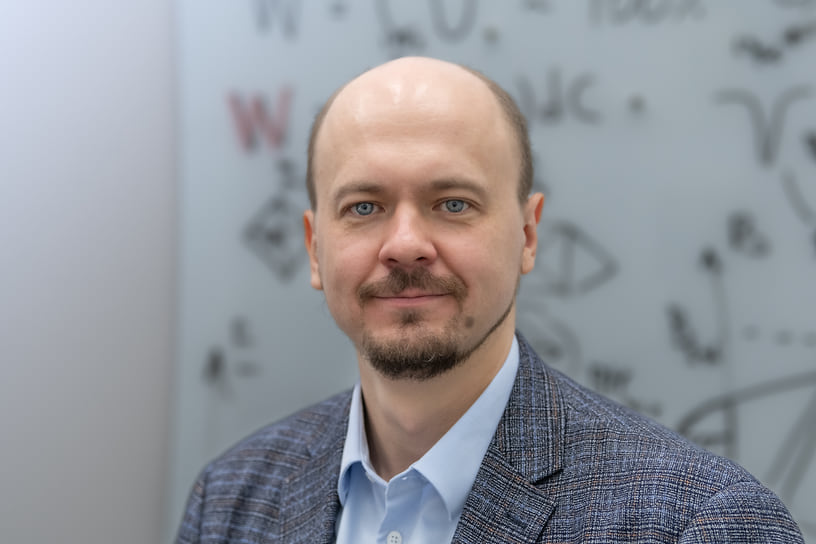 Доцент Центра энергетических технологий Сколтеха Станислав Федотов