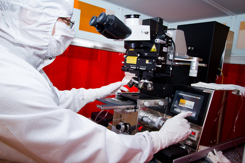 Процесс производства арсенид-галлиевых сенсоров в лаборатории детекторов синхротронного излучения Центра исследований и разработок «Перспективные технологии в микроэлектронике» под руководством профессора Олега Толбанова