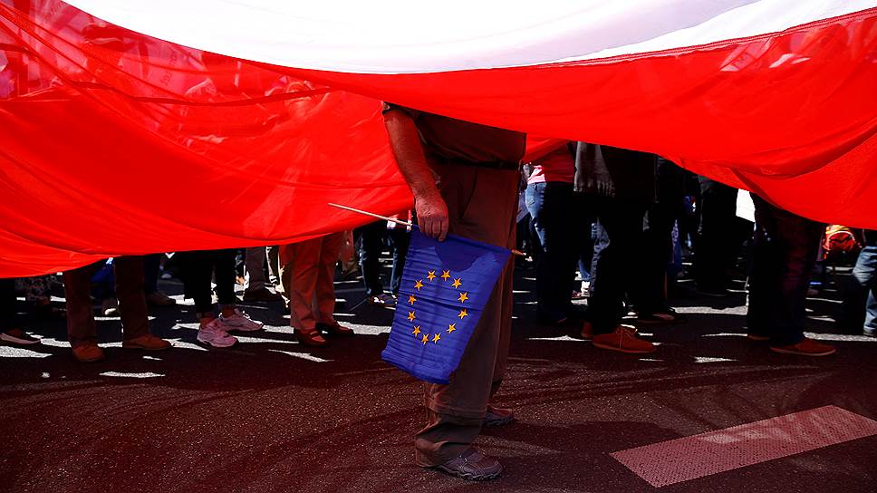 Почему Брюссель счел реформу КС Польши противоречащей демократии