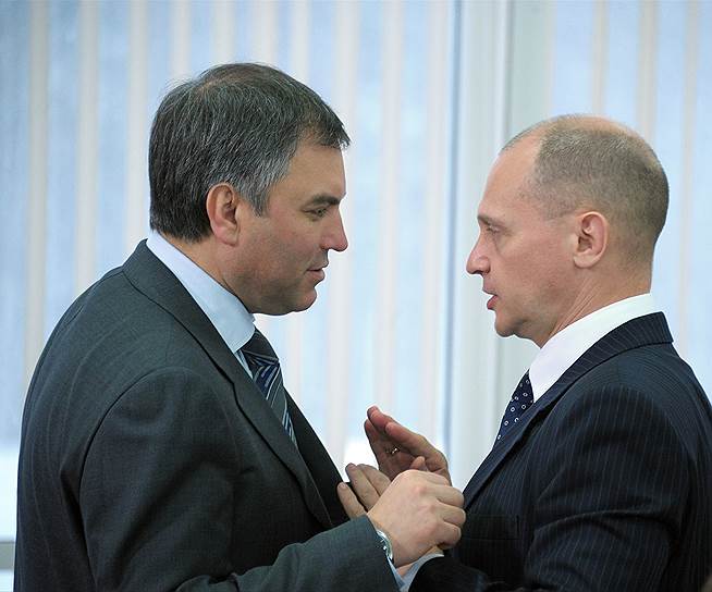 Спикер Госдумы России Вячеслав Володин (слева) и первый заместитель руководителя администрации президента России Сергей Кириенко (справа)