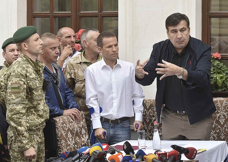 Бывший президент Грузии и экс-глава Одесской области Михаил Саакашвили (справа)