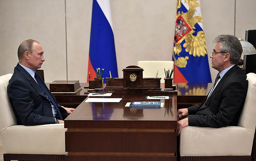 Президент России Владимир Путин и президент Российской академии наук Александр Сергеев 