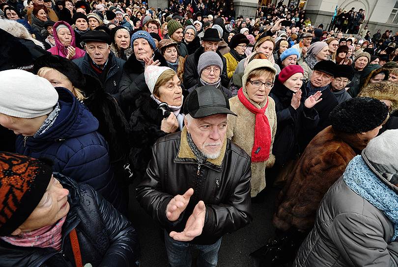 Проститься с Дмитрием Хворостовским пришли несколько сотен человек