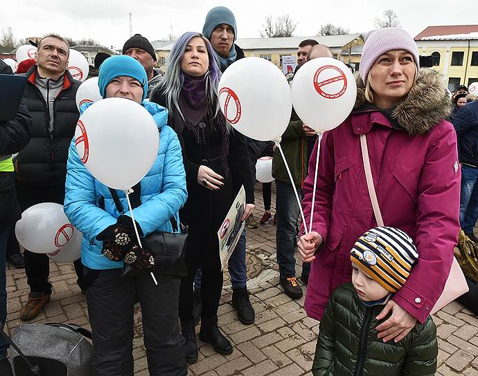 Участники митинга в Волоколамске против полигона твердых коммунальных отходов «Ядрово»