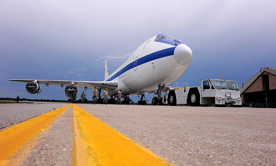 Самолет Boeing E-4B Nightwatch