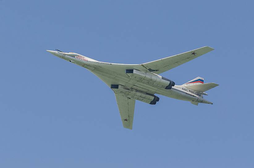 Cтратегический бомбардировщик-ракетоносец Ту-160