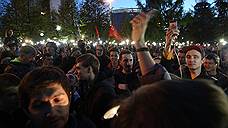 В Екатеринбурге ОМОН начал оттеснять протестующих против строительства храма