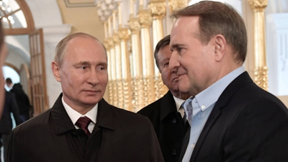 Президент России Владимир Путин (слева) и глава украинской партии «Оппозиционная платформа — За жизнь» Виктор Медведчук