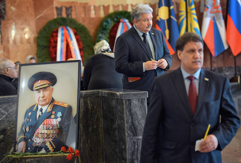 Президент Международной славянской академии Сергей Бабурин (в центре)