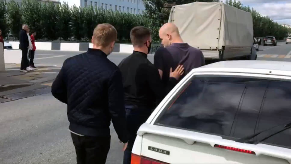 Задержание сотрудника ФБК Владлена Лося в Казани