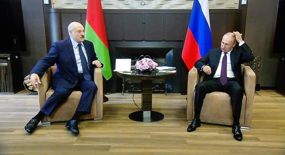 Президент Белоруссии Александр Лукашенко (слева) и президент России Владимир Путин