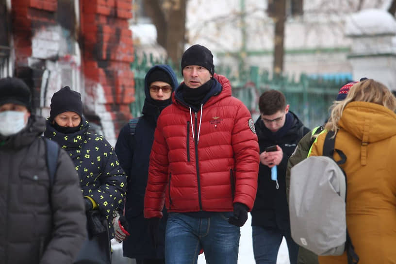 Евгений Ройзман (в центре) на митинге в поддержку Алексея Навального в Екатеринбурге 31 января