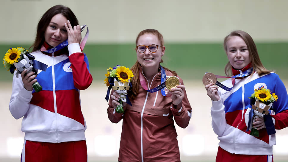 Слева направо: Юлия Зыкова, Нина Кристен, Юлия Каримова