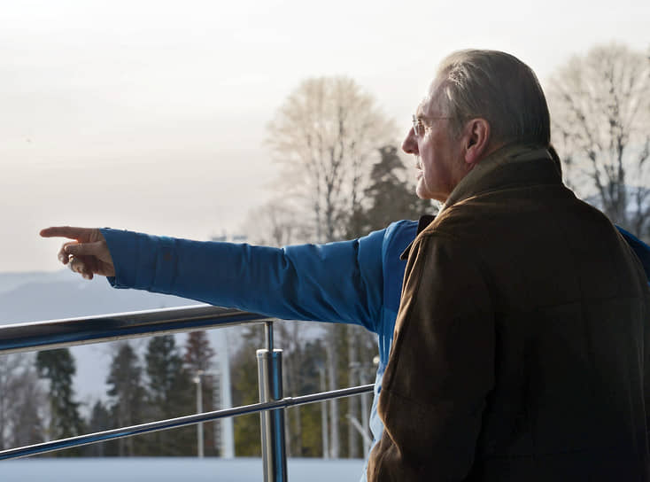 Жак Рогге во время осмотра лыжно-биатлонного компекса в 2013 году