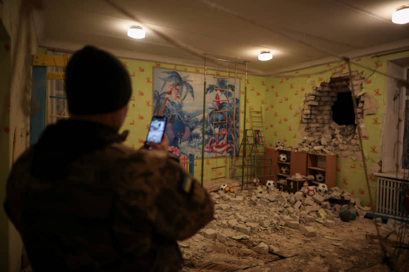 Здание детского сада в станице Луганская, находится под контролем вооруженных сил Украины. Фотография от 17 февраля.