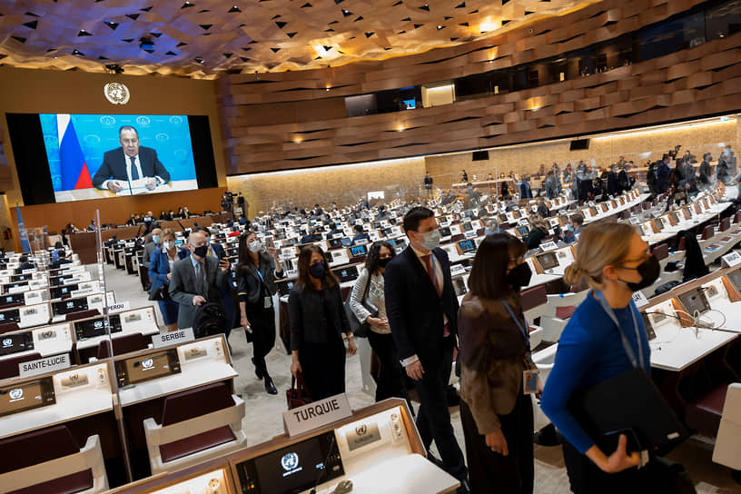 Большинство дипломатов покидают зал заседаний ООН во время видеообращения Сергея Лаврова