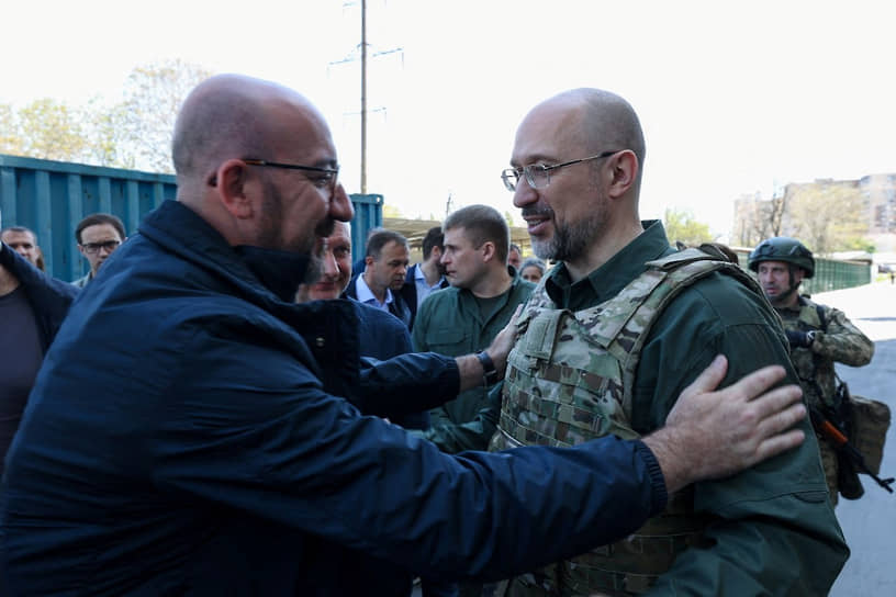 Председатель Европейского совета Шарль Мишель (слева) и премьер-министр Украины Денис Шмыгаль