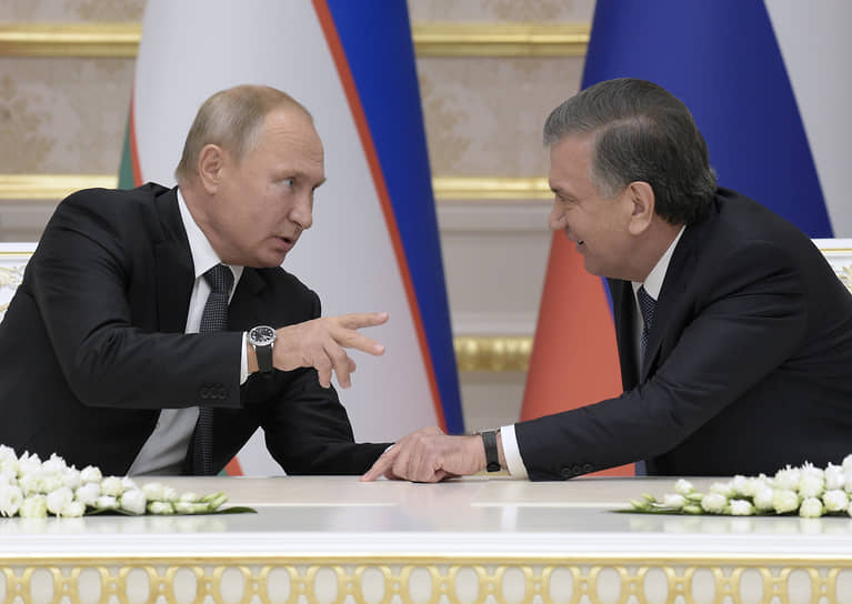 Президент России Владимир Путин (слева) и президент Узбекистана Шавкат Мирзиеев во время встречи в 2018 году 