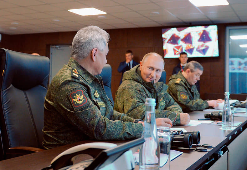 Слева направо: министр обороны России Сергей Шойгу, президент России Владимир Путин и начальник Генерального штаба Вооруженных сил России, первый замминистра обороны России Валерий Герасимов 