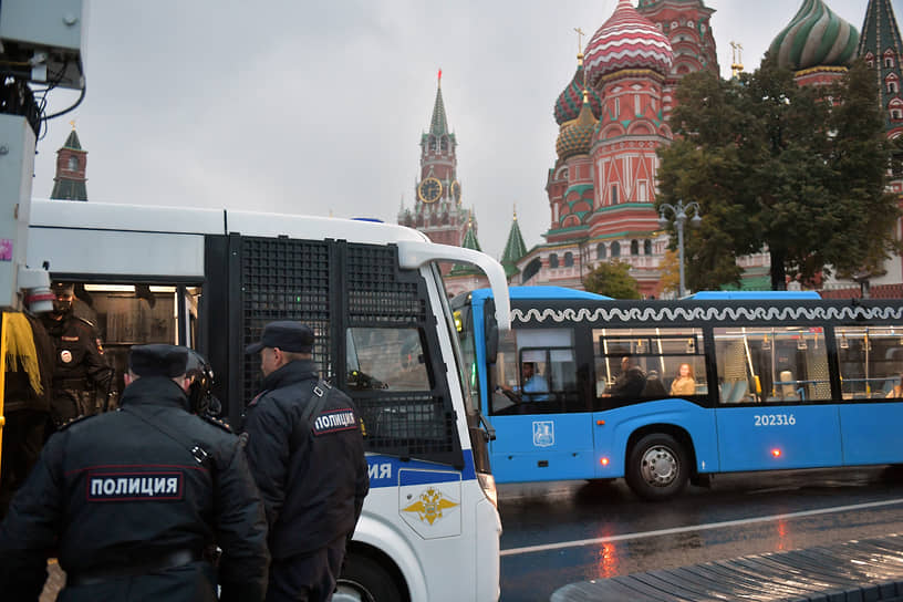 Полиция у парка Зарядье