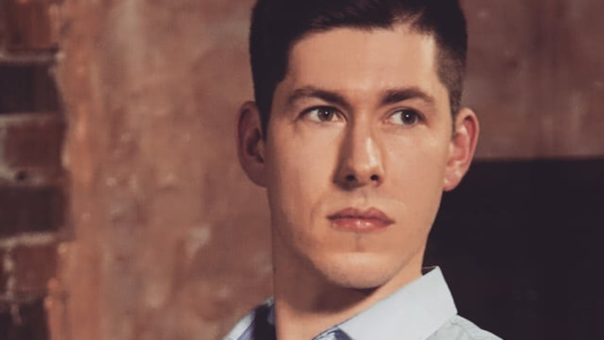 Толық емес жетілген актриса Брэнди Лав өзінің ғашығын шұлықтарда трахает