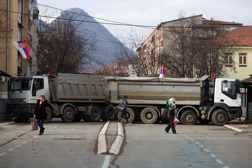 Возведенные в одном из городов Косово баррикады
