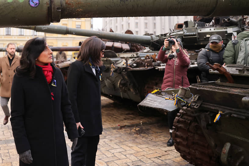 Министр обороны Канады Анита Ананд в Киеве 