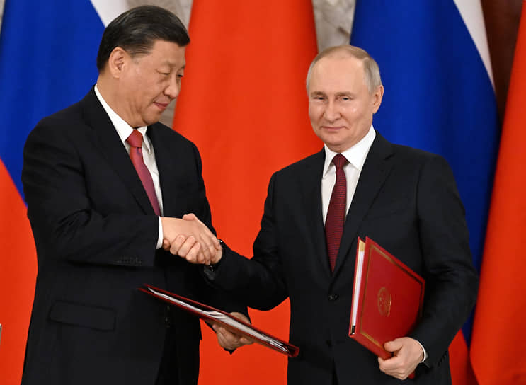 Си Цзиньпин (слева) и Владимир Путин 