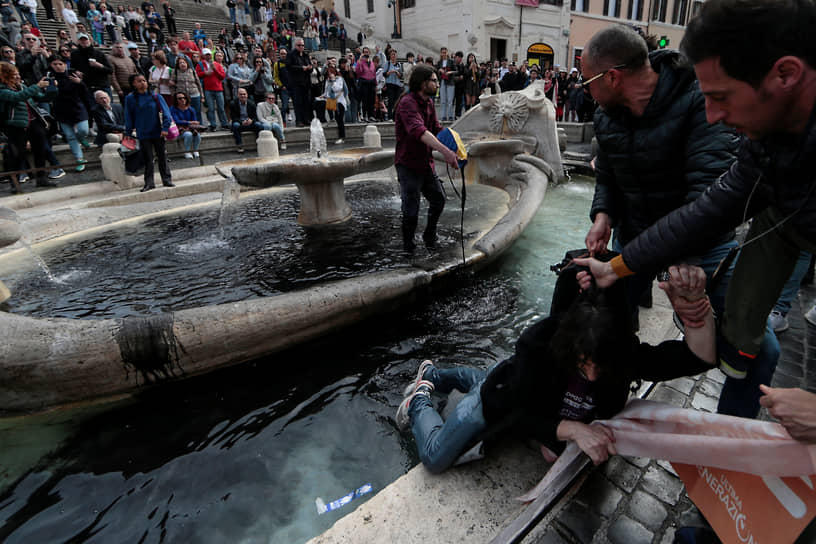 Fontana della Barcaccia