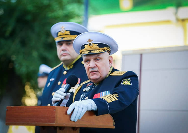 Сергей Авакянц (справа)