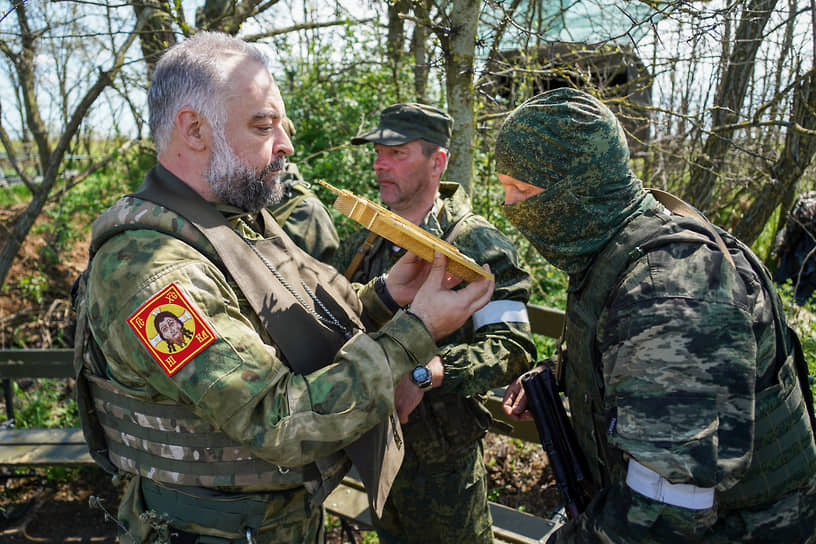 Икону с образом Спаса Нерукотворного начали провозить по подразделениям группировки войск «Днепр» в Херсонской области