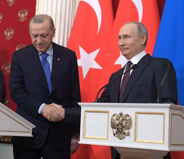 Реджеп Тайип Эрдоган (слева) и Владимир Путин во время встречи в 2020 году