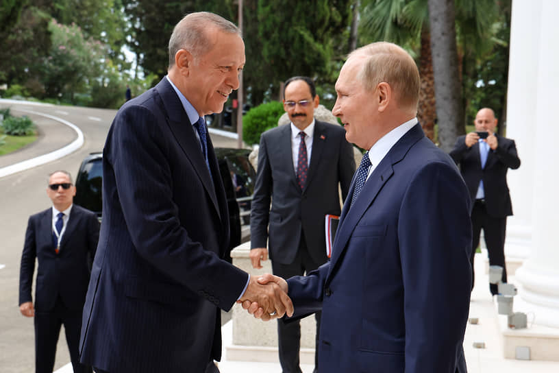 Владимир Путин (справа) и Реджеп Тайип Эрдоган 
