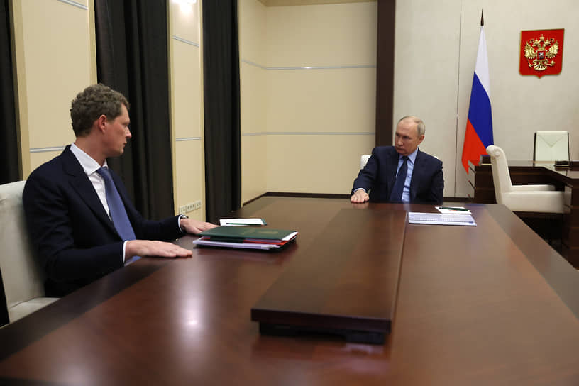 Даниил Егоров (слева) и Владимир Путин