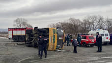 В Приморье перевернулся школьный автобус