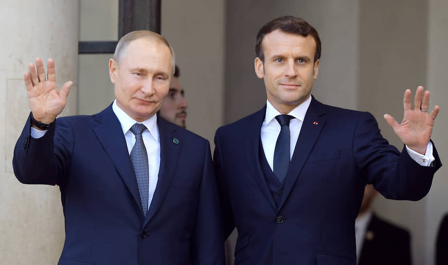 Владимир Путин (слева) и Эмманюэль Макрон в 2019 году