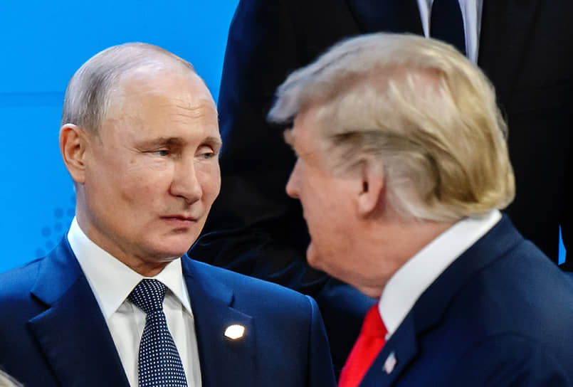 Владимир Путин (слева) и Дональд Трамп в 2018 году