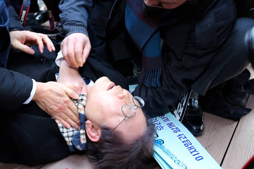 Нападение на председателя оппозиционной «Демократической партии» Южной Кореи Ли Джэмёна