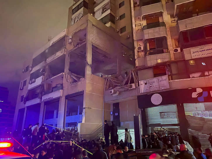 Место взрыва в южном пригороде Бейрута, столицы Ливана