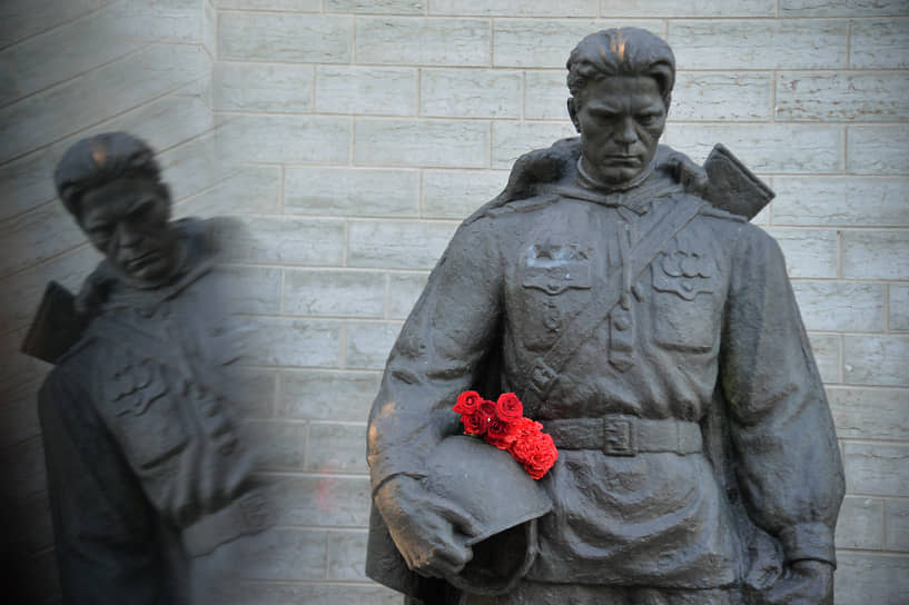 Памятник советским воинам «Бронзовый солдат»