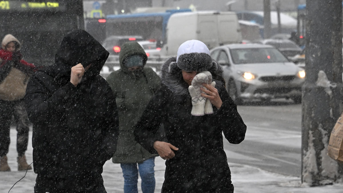 Сервисы такси сообщают о росте цен на услугу в Москве из-за метели –  Коммерсантъ