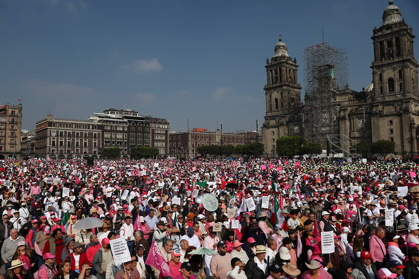 Мексиканские оппозиционеры на марше 