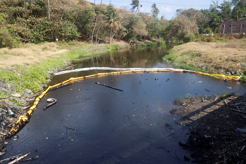 Плавучий барьер для отвода нефти после разлива