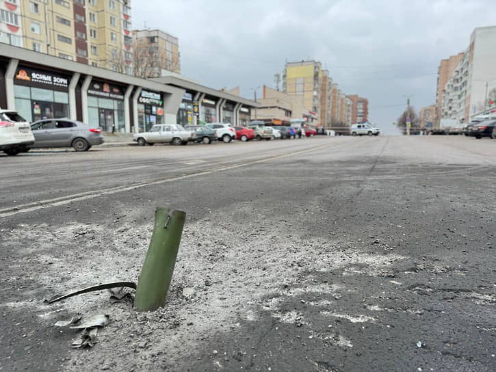 Улица в Белгороде, поврежденная в результате обстрела