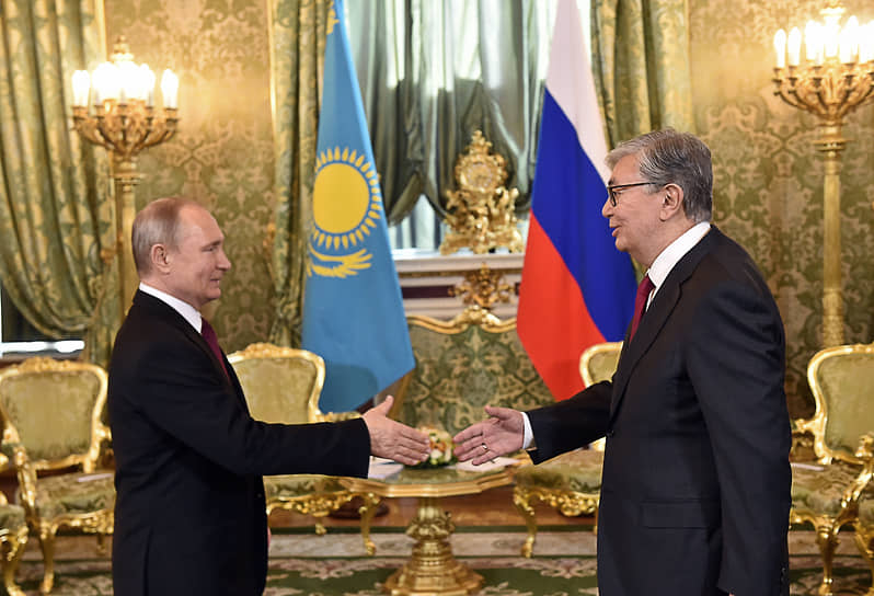 Владимир Путин (слева) и Касым-Жомарт Токаев в 2019 году