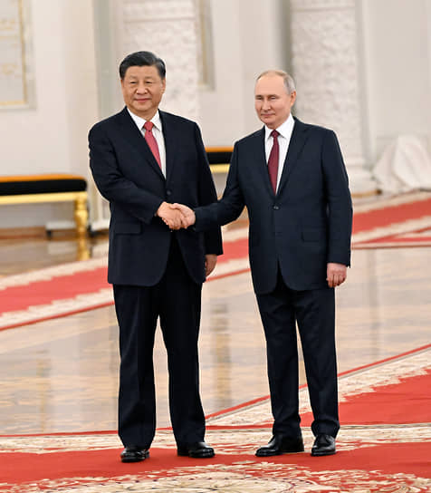 Си Цзиньпин (слева) и Владимир Путин в 2023 году